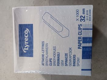 boite de 1000 attaches lettres 32 mm Lyreco Neuve filmée