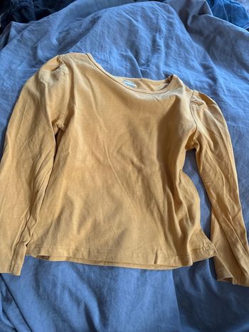 Haut jaune