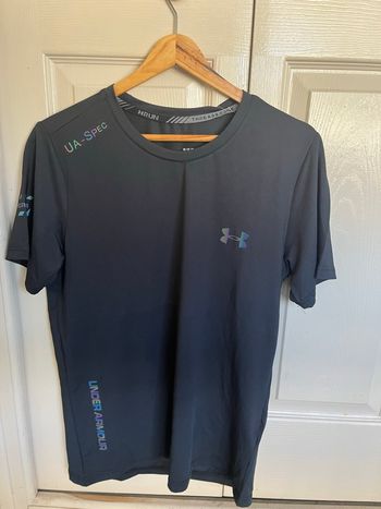 t-shirt noir under armour taille M
