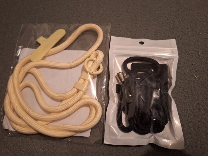 2 cordons telephones neufs Beige et Noir