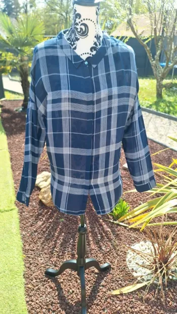 Jolie chemise à carreaux Taille 38