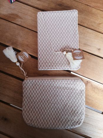 Carnet et pochette neufs