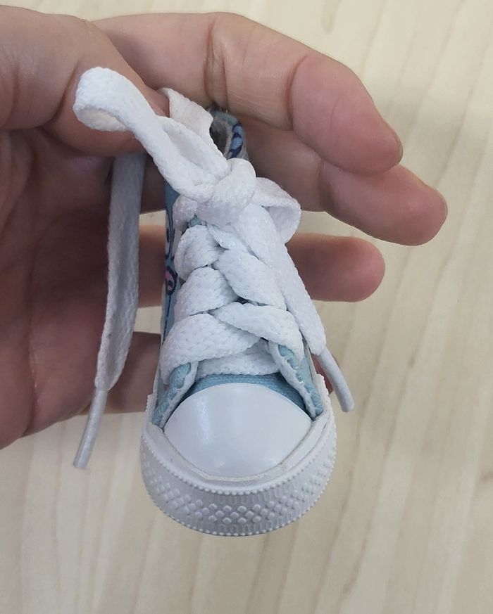Porte-clé Sanrio Sneaker Hangyodon - photo numéro 5