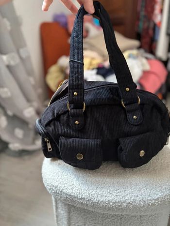 Sac à main noir en velours côtelé