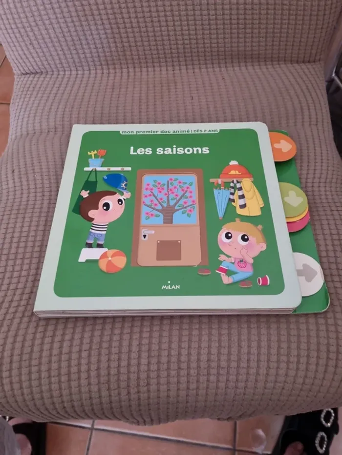 Livre "les saisons" mon premier doc animé
