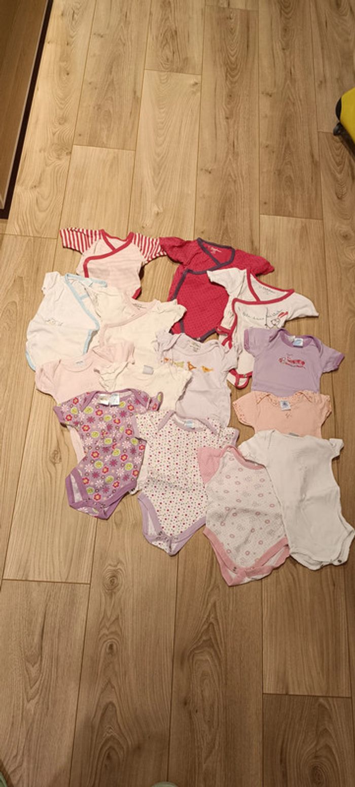 Lot de 3 mois fille  (pantalon, bodys, pyjamas léger et ) - photo numéro 7