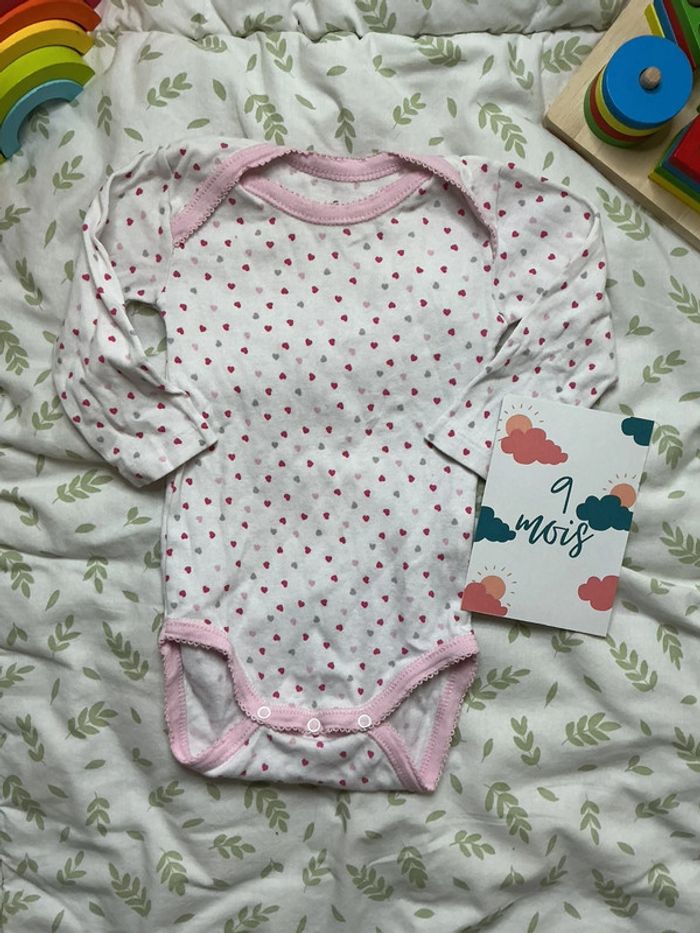 Body manches longues blanc motifs cœurs rose influx 9 mois - photo numéro 2