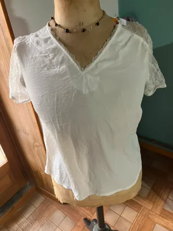 Haut dentelle blanche manche courte