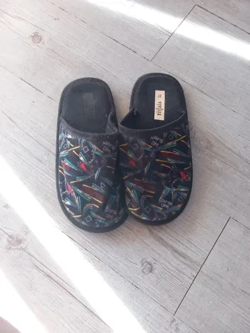 Pantoufles T37 garçon