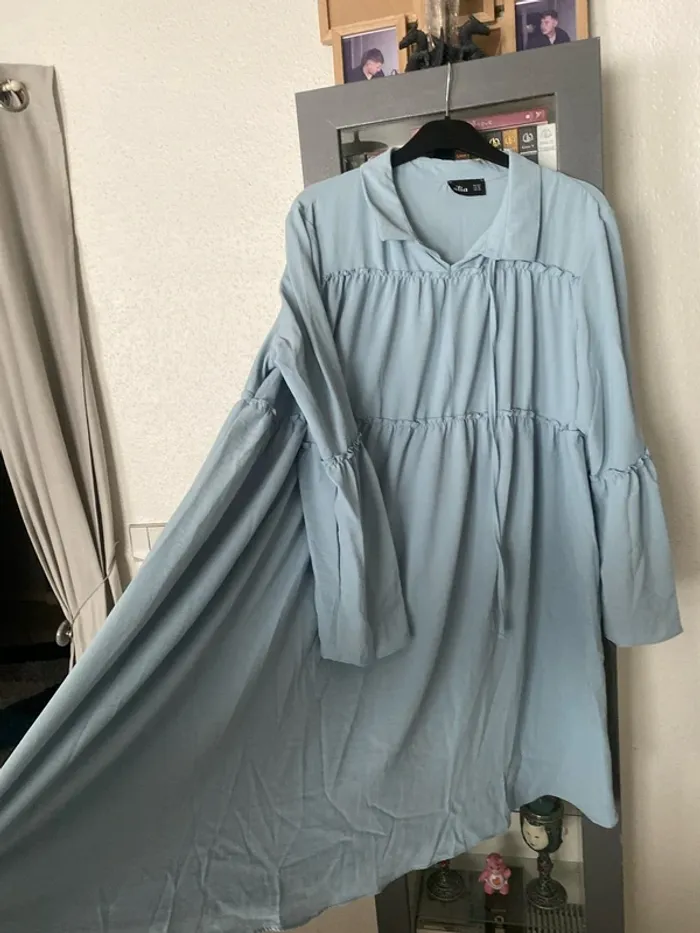 jolie robe bleu ciel genou taille 50 ALIA