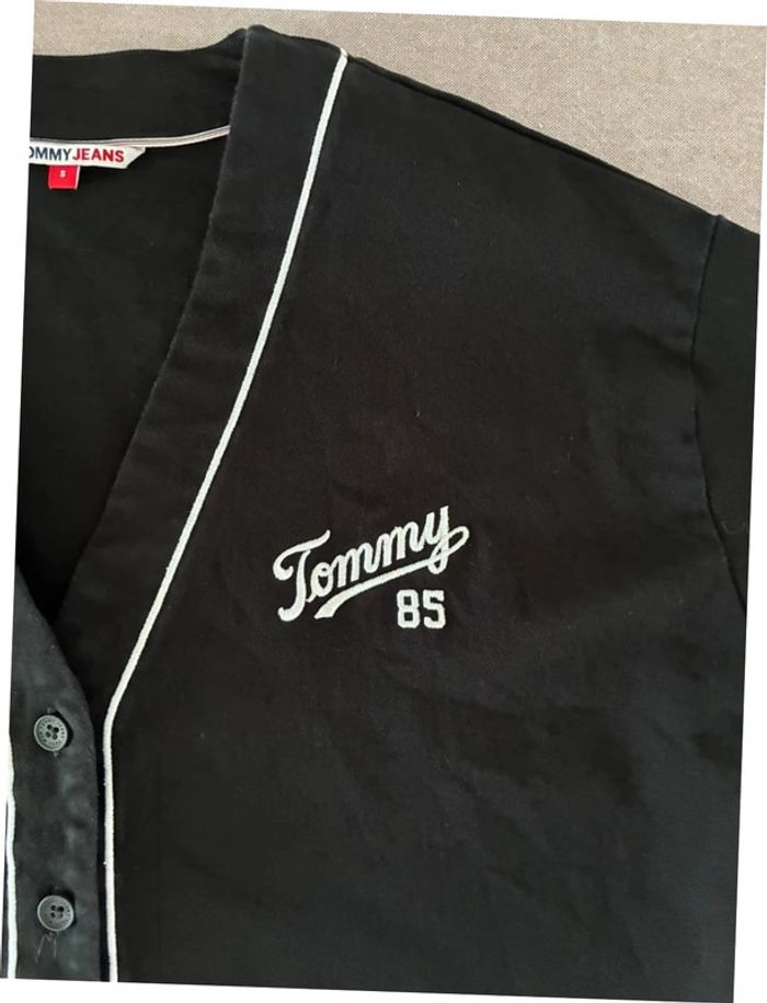 Blouse noir baseball Tommy Jeans Femme taille S en très bon état - photo numéro 3