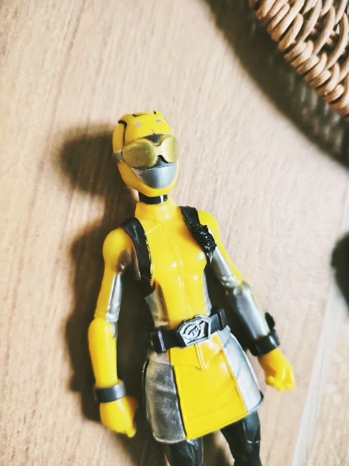 🙅 Power rangers Beast morphers- Figurine du ranger jaune - marque Hasbro - photo numéro 2