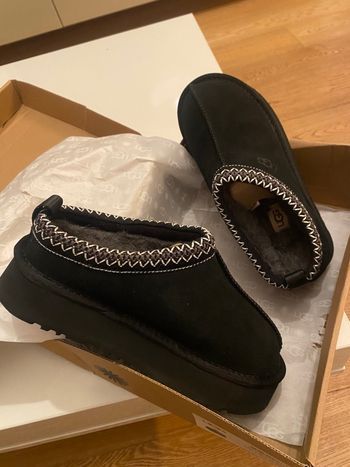 UGG TAZZ NOIR TAILLE 38 neuve