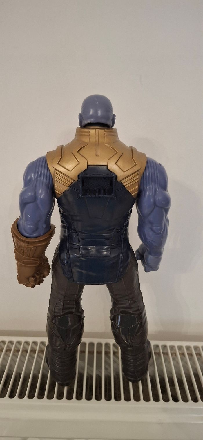 Figurine Marvel – Thanos 30 cm (avec gantelet doré) - photo numéro 5