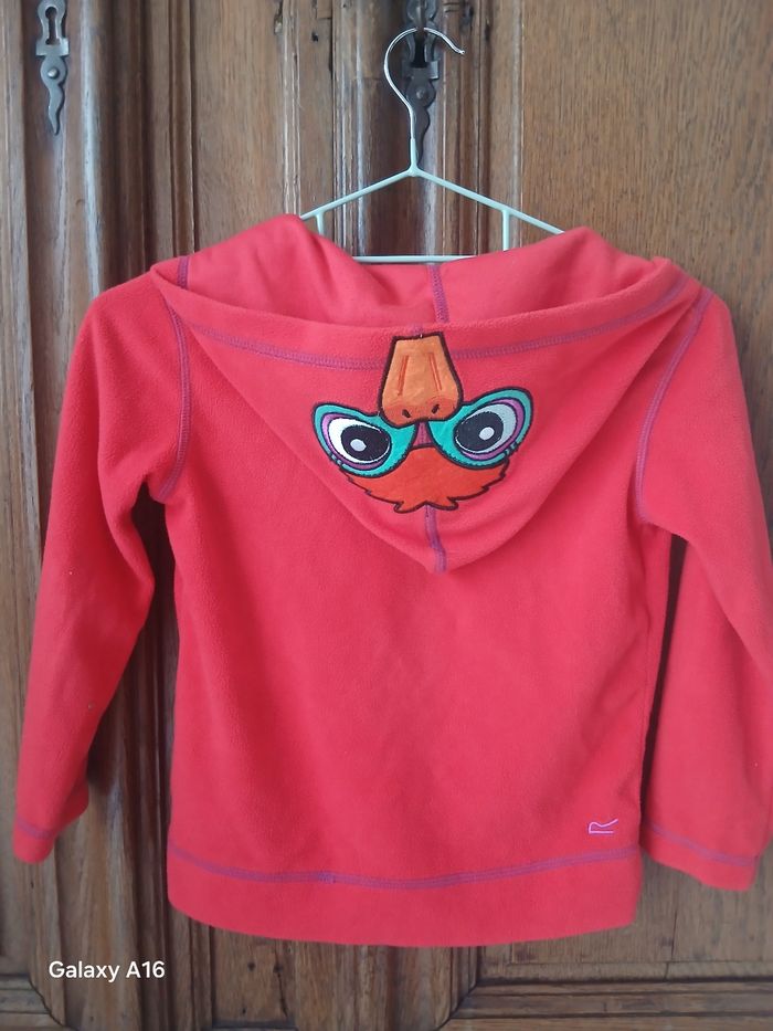 Polaire avec capuche rigolote