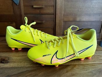Belle paire de crampons t36,5 Nike mercurial
