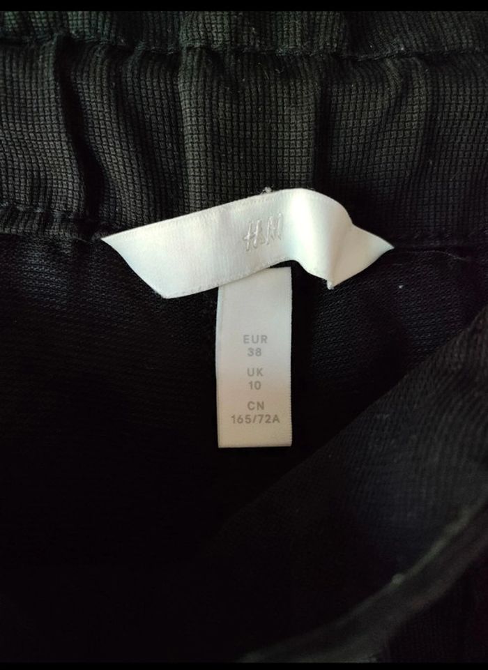 Short femme noir H&M 38 style velours léger - photo numéro 3