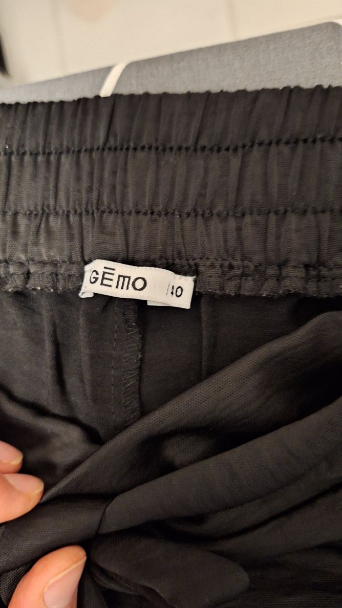 Pantalon crêpe fluide à ceinture élastiquée et nœud noir - photo numéro 6