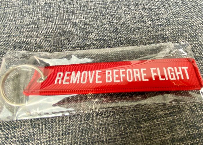 Porte Clés brodé Etiquette bagage Avgeek "Remove Before Flight" Avion NЕUF - photo numéro 5