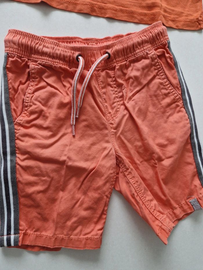 Lot short et 2 tee-shirts en 5 ans - photo numéro 6