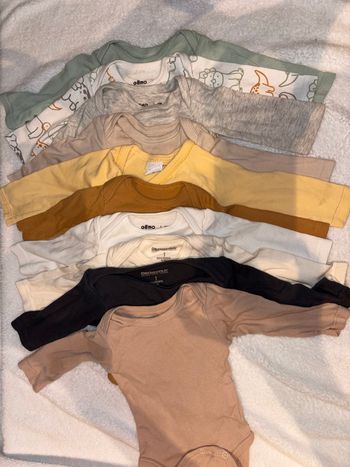 Lots de 10 bodies taille 1 mois 