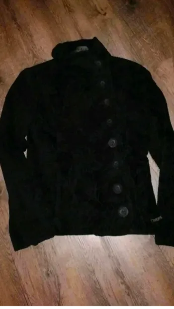 Veste  noire  motif  fleurs