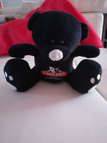 Peluche noire trop mimi