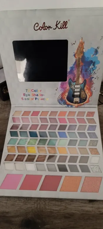 Palette de maquillage neuve 77 couleurs