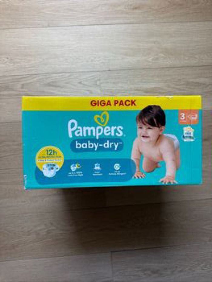 150 couches Pampers baby dry taille 3