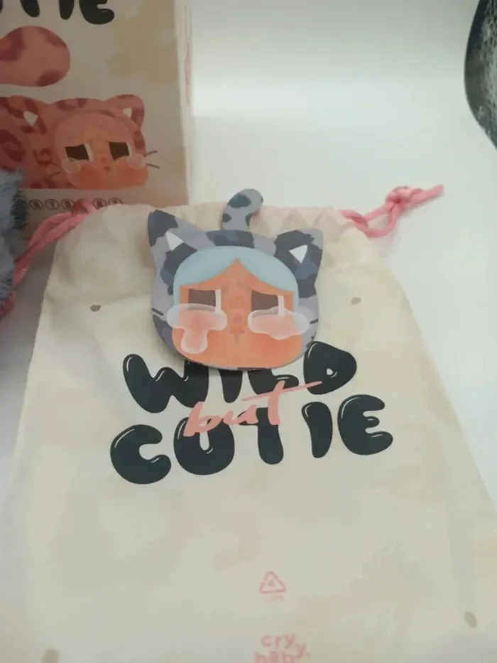 Crybaby Wild but Cutie Series Vinyl Plush Pendant Denim Cutie - photo numéro 3