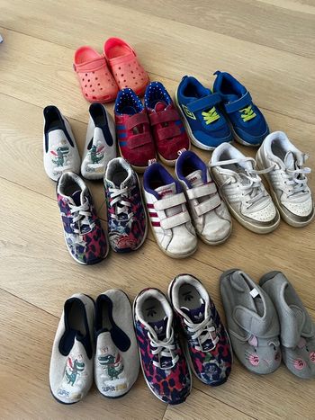 Lot de chaussures 25 et 26 fille - adidas torsion, adidas gazelle  et autre 