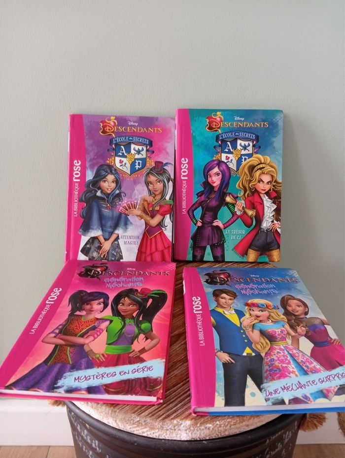 Lot bibliothèque rose « descendants » tome 1 à 10 - photo numéro 4