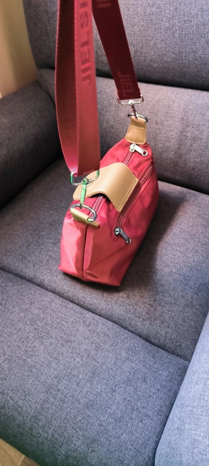 Sac à bandoulière de très bonne qualité avec compartiment - photo numéro 4
