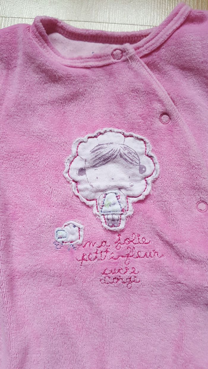 Pyjama 9 mois mais taille petit comme un 6 mois - photo numéro 3