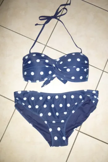 maillot de bain 2 pièces taille L = 42/44 neuf