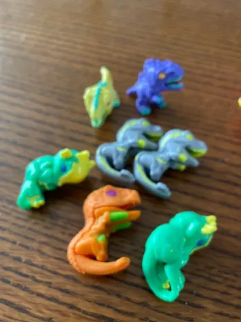 Personnages Dinosaures Kinder Joy