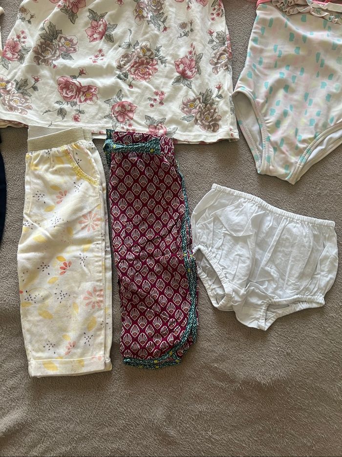 Lot vêtements bébé fille Taille 9 mois - photo numéro 4