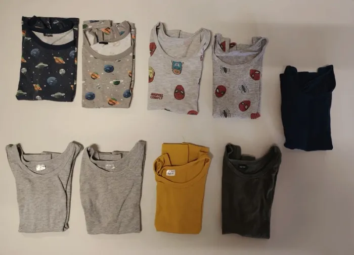 Lot de 9 débardeurs 98/104