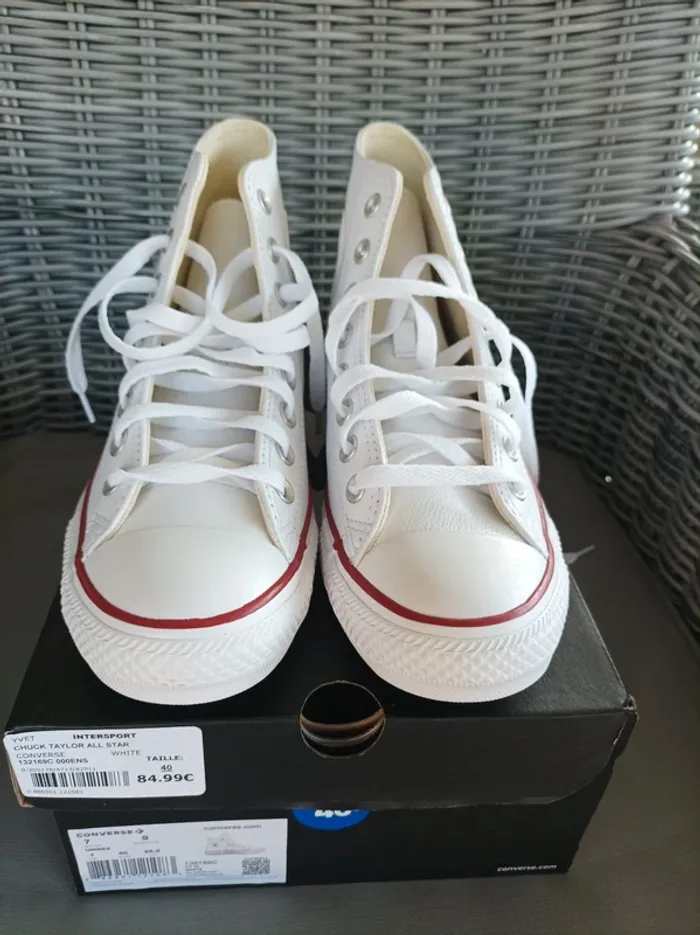 Magnifiques Converses blanches T40 aspect cuir neuves - photo numéro 4
