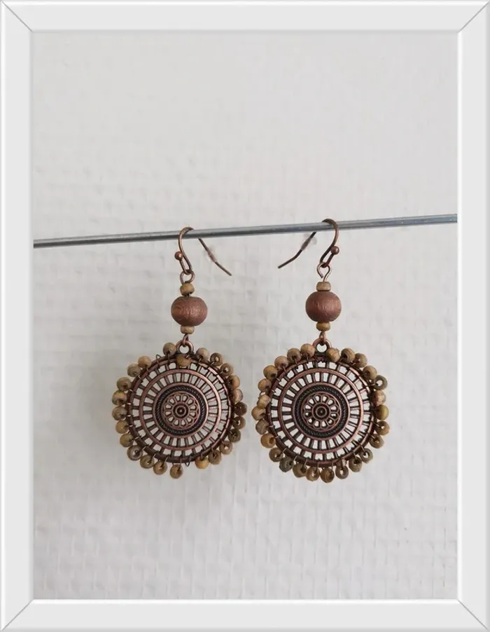 Paire de boucles d'oreilles avec perles en bois