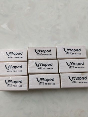 Lot de 9 gommes Maped.