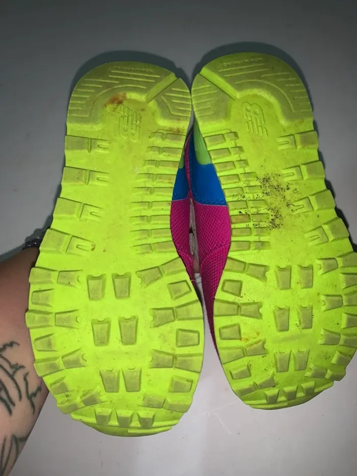 Baskets enfant New Balance rose fluo et vert flashy - photo numéro 5
