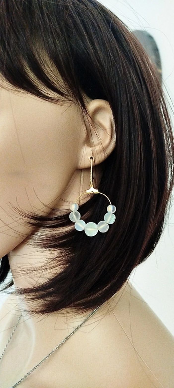 Créoles Élégance en Plaqué Or 18 Carats et Pierres de Lune 🌜 - photo numéro 4