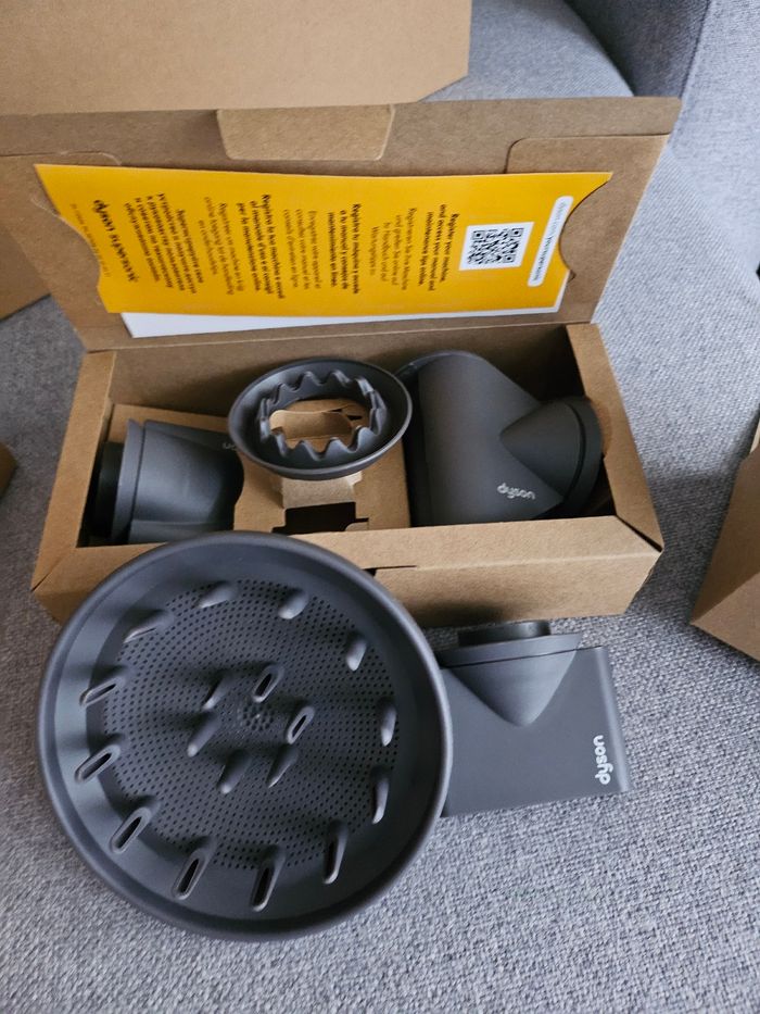 Sèche cheveux dyson  supersonique neuf - photo numéro 6