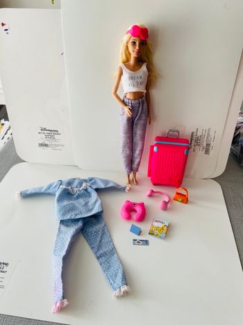 Poupée Barbie voyage 