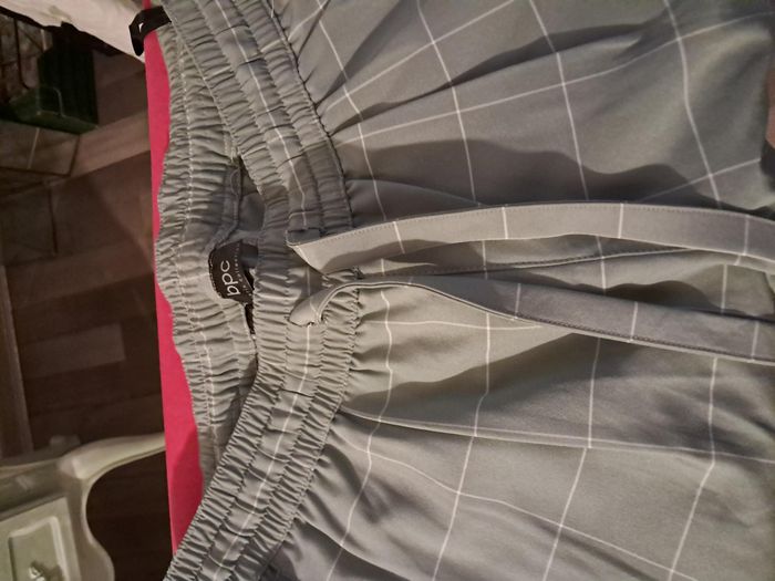 lot 5 pantalons DONT 2 NEUFS  et 3 bas jooing adidas ; en tbe - photo numéro 8