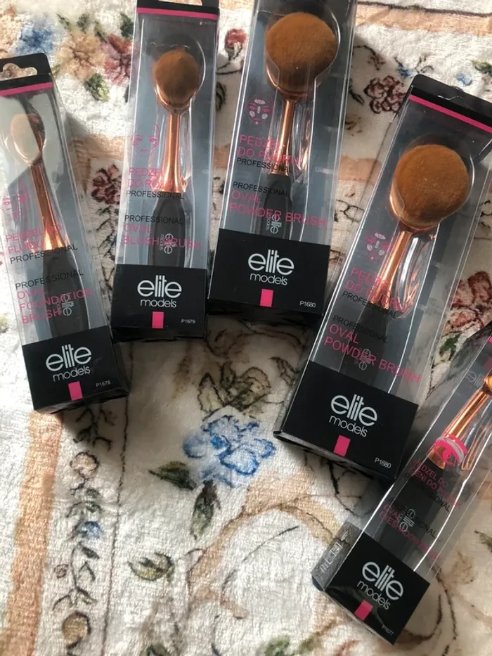Lot de brosses pinceaux de maquillage neuf dans l’emballage - photo numéro 2