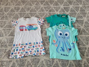 Barboteuse et t-shirts 18 mois