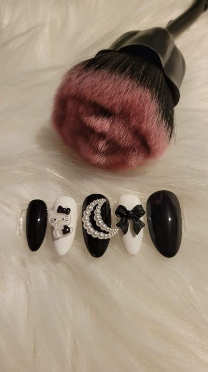 Press on nails Hello kitty noir 🖤