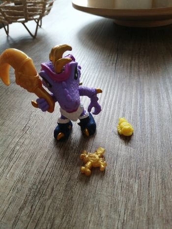 Figurine dinosaure trésor x